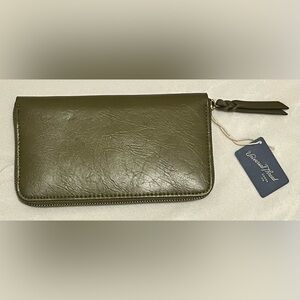Universal Thread Olive Green Wallet with Gold Zipper Accents New with Tags NWT
